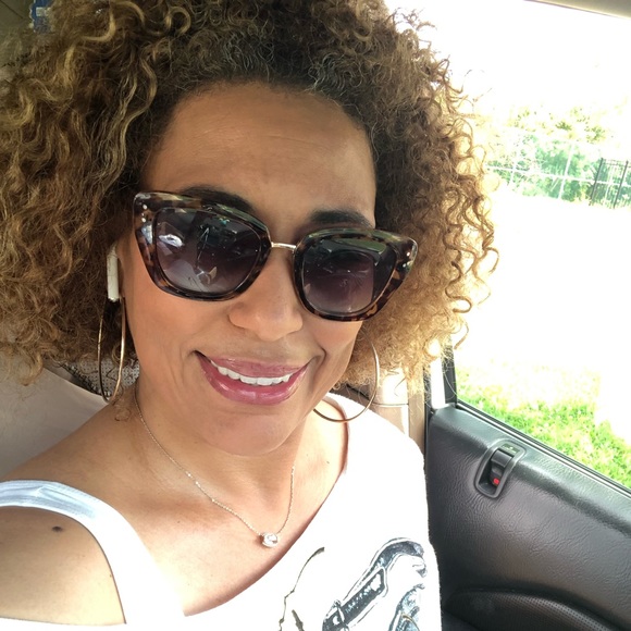 Meet your Posher, Alexandra - Picture 1 of 1